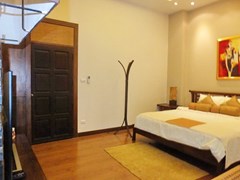 Condominium for sale Jomtien showing the master bedroom 