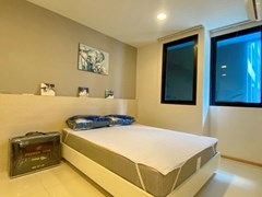 Condominium for sale Jomtien showing the master bedroom 