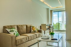 Condominium for sale Pratumnak Hill Pattaya showing the living and dining areas 