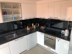 Condominium for sale Pratumnak Hill showing the kitchen