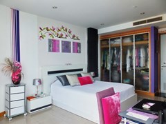Condominium for sale Na Jomtien showing the master bedroom suite 