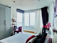 Condominium for sale Na Jomtien showing the master bedroom with sea view 