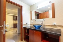 Condominium for sale Pattaya showing the bathroom 