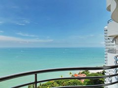 Condominium for Sale Pratumnak Hill showing the bedroom balcony view 