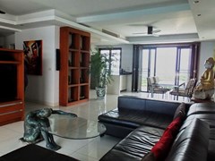 Condominium for Sale Pratumnak Hill showing the open plan concept