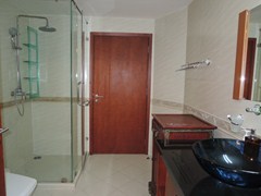 Condominium for Rent Pattaya showing the bathroom