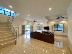 House for rent East Pattaya showing the open plan living area 