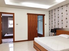 House for rent East Pattaya showing the master bedroom suite 