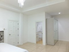 House for rent East Pattaya showing the third bedroom with furniture 