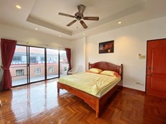 House for rent Jomtien showing the second bedroom and balcony 