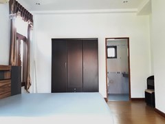 House for rent Mabprachan Pattaya showing the master bedroom suite 