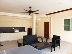 House for rent East Pattaya showing the barbecue area and Thai kitchen 