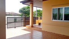 House for rent East Pattaya showing the carport