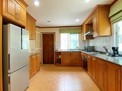 House for rent East Pattaya showing the kitchen