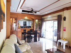 House for Rent East Pattaya showing the living and dining areas with pool view 