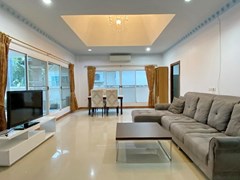 House for rent East Pattaya showing the living and dining areas 