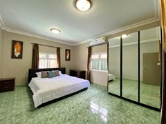 House for rent East Pattaya showing the master bedroom suite 