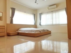 House for rent East Pattaya showing the master bedroom 