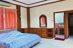 House for Rent East Pattaya showing the second bedroom suite with walk-in wardrobes 