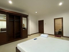 House for rent East Pattaya showing the master bedroom suite 