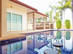 House for rent East Pattaya showing the private pool 