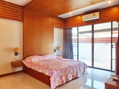 House for rent Huay Yai Pattaya showing the master bedroom suite 