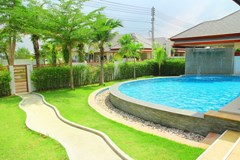 House for rent Huay Yai Pattaya showing the pool and garden