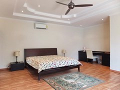 House for rent East Pattaya showing the master bedroom with office area 