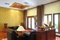 House for rent Na Jomtien showing the living room 