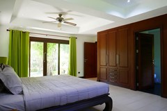 House for rent Pattaya Bangsaray showing the master bedroom suite