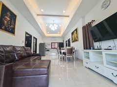 House for rent Pattaya showing the living area