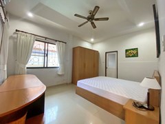 House for rent Pattaya showing the master bedroom suite 