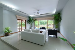 House for rent Pattaya showing the second living area poolside