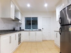 House for sale East Pattaya showing the kitchen 