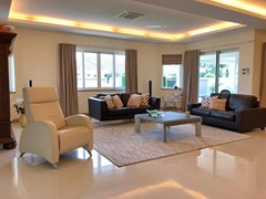 House for sale East Pattaya showing the living area 