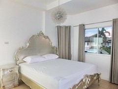 House for sale East Pattaya showing the master bedroom