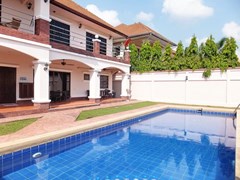 house for sale Mabprachan Pattaya showing the pool and covered terrace 