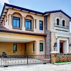 House for sale Na Jomtien Pattaya showing the house 