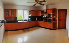 House for sale Pattaya SIAM ROYAL VIEW showing the kitchen 