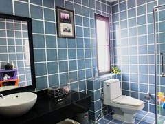 House for sale East Pattaya showing the third bathroom 