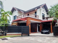 House for sale East Pattaya showing the house frontage