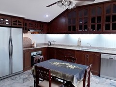 House for Sale East Pattaya showing the dining and kitchen areas
