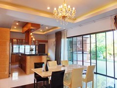 House for sale Huay Yai Pattaya showing the dining and kitchen areas