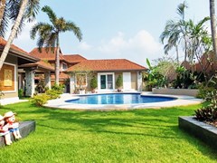 House for sale Nongpalai Pattaya showing the pool and guest house 