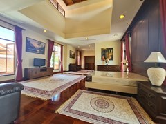 House for sale Pattaya Na Jomtien showing the master bedroom suite
