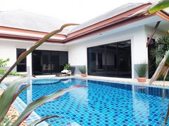 House for Sale Pattaya showing the pool and terrace 