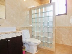 House for sale Pattaya Bangsaray showing the third bathroom 