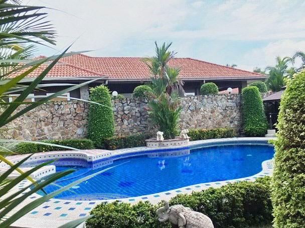 House For Sale Nongpalai Pattaya showing the private pool House For Sale Nongpalai Pattaya showing the private pool