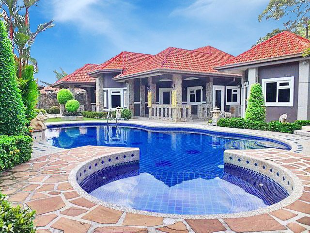 House For Sale Nongpalai Pattaya showing the house and pool House For Sale Nongpalai Pattaya showing the house and pool