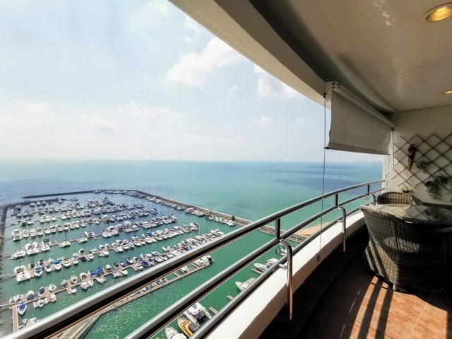 Condominium for sale Ocean Marina Pattaya showing the master bedroom balcony view Condominium for sale Ocean Marina Pattaya showing the master bedroom balcony view